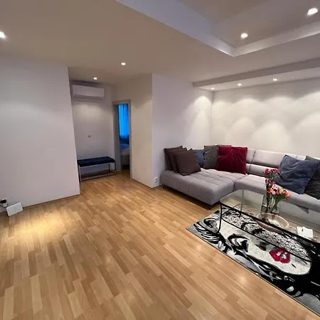 Iren Apartment *
